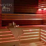 Schwarzes Holzferienhaus Mit Sauna In -- Sonneneck -- 500m Zum Ostsee-strand, 4 - 6 Personen Feriehus *