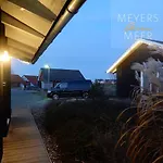 Сasa de vacaciones Schwarzes Holzferienhaus Mit Sauna In -- Sonneneck -- 500m Zum Ostsee-strand, 4 - 6 Personen Zierow
