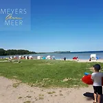 Schwarzes Holzferienhaus Mit Sauna In -- Sonneneck -- 500m Zum Ostsee-strand, 4 - 6 Personen Feriehus Zierow