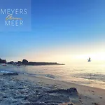 Schwarzes Holzferienhaus Mit Sauna In -- Sonneneck -- 500m Zum Ostsee-strand, 4 - 6 Personen Feriehus *