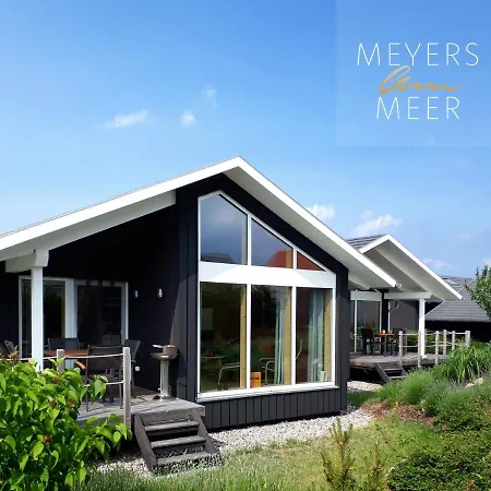 Schwarzes Holzferienhaus Mit Sauna In -- Sonneneck -- 500m Zum Ostsee-strand, 4 - 6 Personen