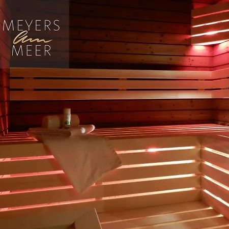 Schwarzes Holzferienhaus Mit Sauna In -- Sonneneck -- 500m Zum Ostsee-strand, 4 - 6 Personen 度假居 *