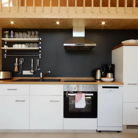 Schwarzes Holzferienhaus Mit Sauna In -- Sonneneck -- 500m Zum Ostsee-strand, 4 - 6 Personen Ferienhaus *