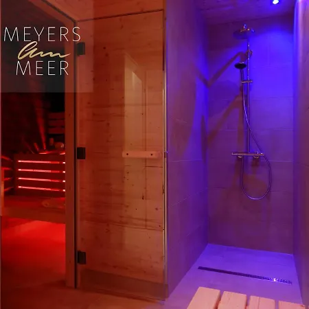 Schwarzes Holzferienhaus Mit Sauna In -- Sonneneck -- 500m Zum Ostsee-strand, 4 - 6 Personen