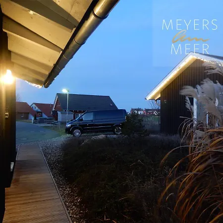 Semesterbostad Schwarzes Holzferienhaus Mit Sauna In -- Sonneneck -- 500m Zum Ostsee-strand, 4 - 6 Personen Zierow