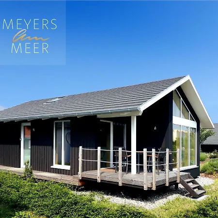 Schwarzes Holzferienhaus Mit Sauna In -- Sonneneck -- 500m Zum Ostsee-strand, 4 - 6 Personen 齐罗