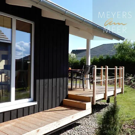 Schwarzes Holzferienhaus Mit Sauna In -- Sonneneck -- 500m Zum Ostsee-strand, 4 - 6 Personen 度假居