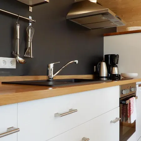 Schwarzes Holzferienhaus Mit Sauna In -- Sonneneck -- 500m Zum Ostsee-strand, 4 - 6 Personen 齐罗