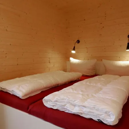 Schwarzes Holzferienhaus Mit Sauna In -- Sonneneck -- 500m Zum Ostsee-strand, 4 - 6 Personen 度假居 *