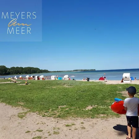 Schwarzes Holzferienhaus Mit Sauna In -- Sonneneck -- 500m Zum Ostsee-strand, 4 - 6 Personen Ferienhaus Zierow