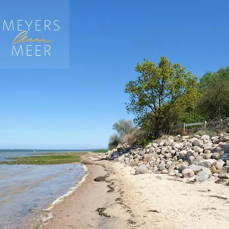 Schwarzes Holzferienhaus Mit Sauna In -- Sonneneck -- 500m Zum Ostsee-strand, 4 - 6 Personen Zierow