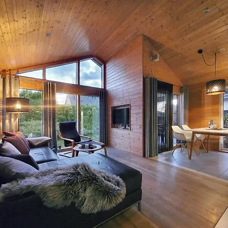 Schwarzes Holzferienhaus Mit Sauna In -- Sonneneck -- 500m Zum Ostsee-strand, 4 - 6 Personen * 齐罗