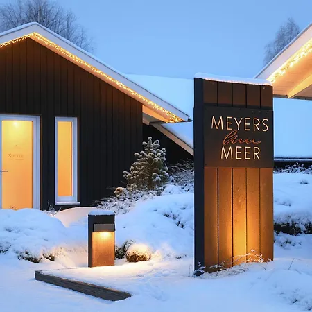 Schwarzes Holzferienhaus Mit Sauna In -- Sonneneck -- 500m Zum Ostsee-strand, 4 - 6 Personen