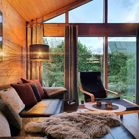 Holiday home Schwarzes Holzferienhaus Mit Sauna In -- Sonneneck -- 500m Zum Ostsee-strand, 4 - 6 Personen