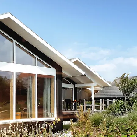 Schwarzes Holzferienhaus Mit Sauna In -- Sonneneck -- 500m Zum Ostsee-strand, 4 - 6 Personen * 齐罗