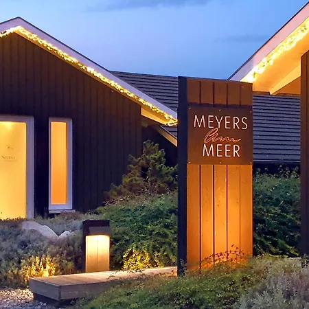 Schwarzes Holzferienhaus Mit Sauna In -- Sonneneck -- 500m Zum Ostsee-strand, 4 - 6 Personen 度假居